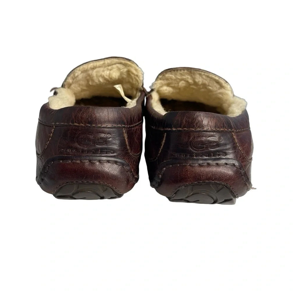 UGG men Ascot brown leather Sherpa loafer driving slipper size 11 rubber sole